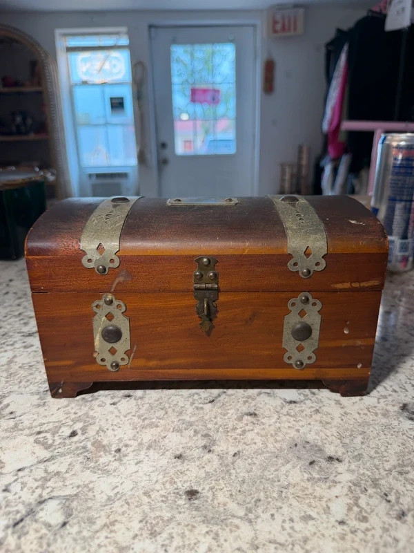 Vintage Wooden Keepsake Brass Trim Hinged Lid  Storage Chest with mirror