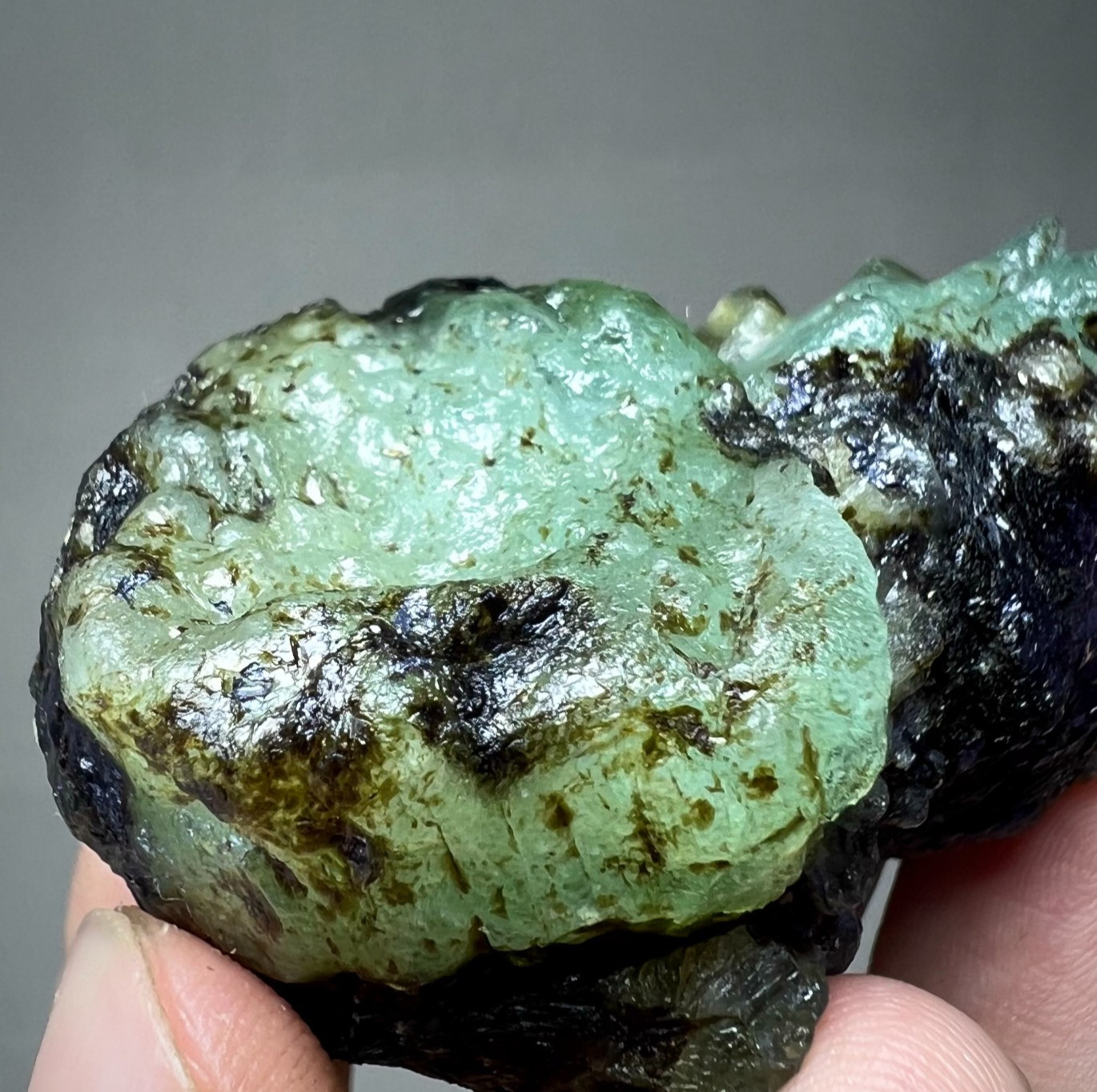 351CT, Beryl Var  Huge Natural Emerald Crystal Specimen from Chitral PAK