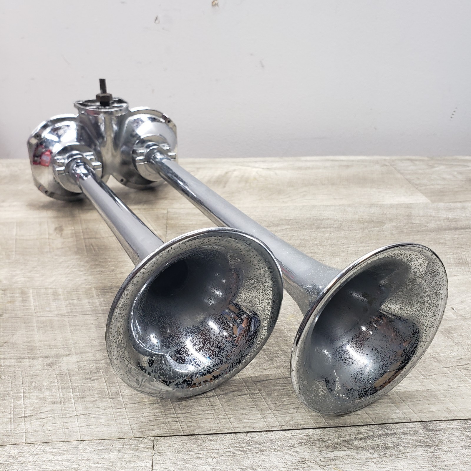Grover Products Dual Trumpet Air Horns (Trucks/Automotive) Chrome (13.5\