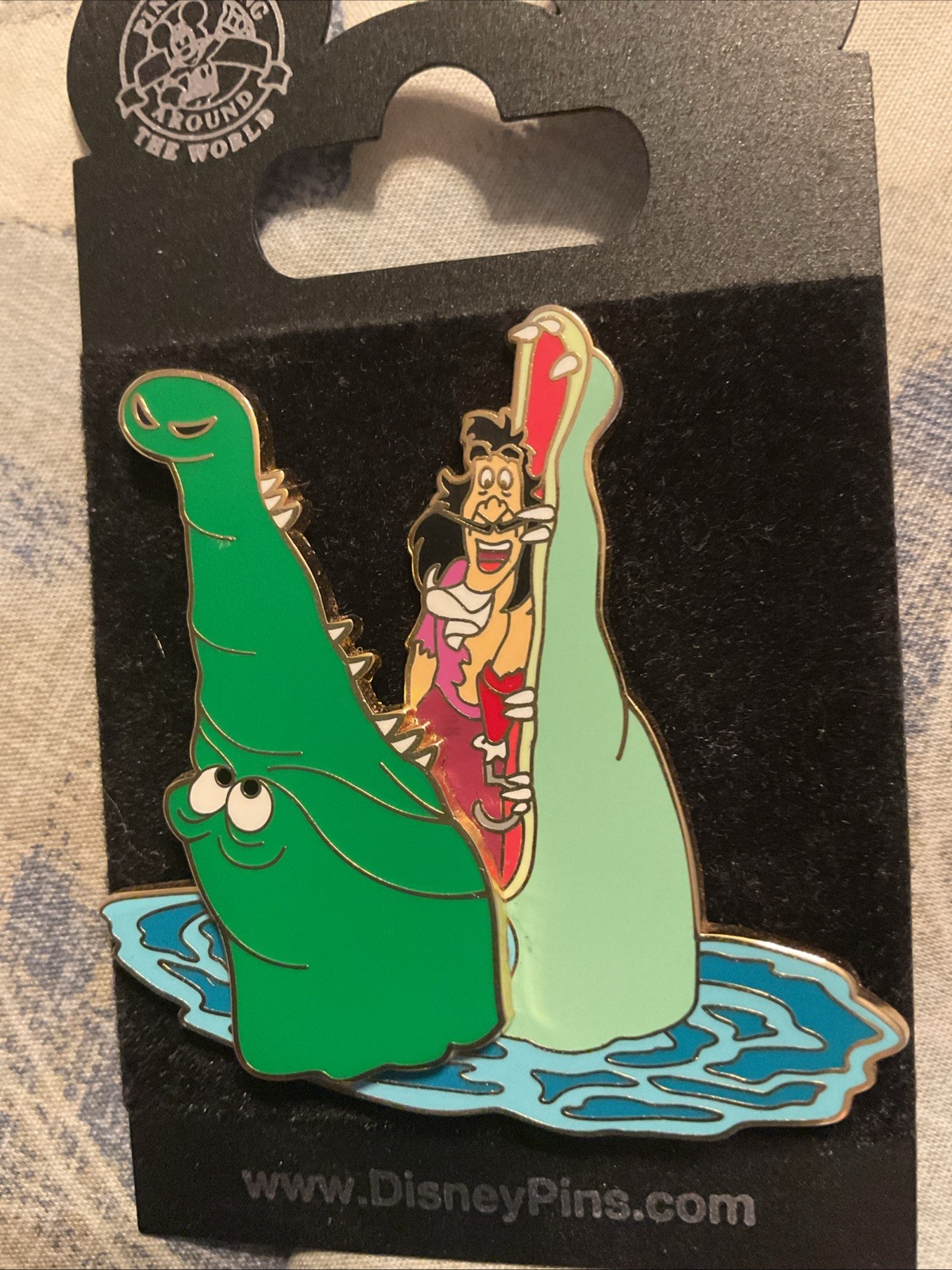 New 2005 DISNEY CAPTAIN HOOK IN TICK TOCK THE CROCODILE PETER PAN PIN Moveable