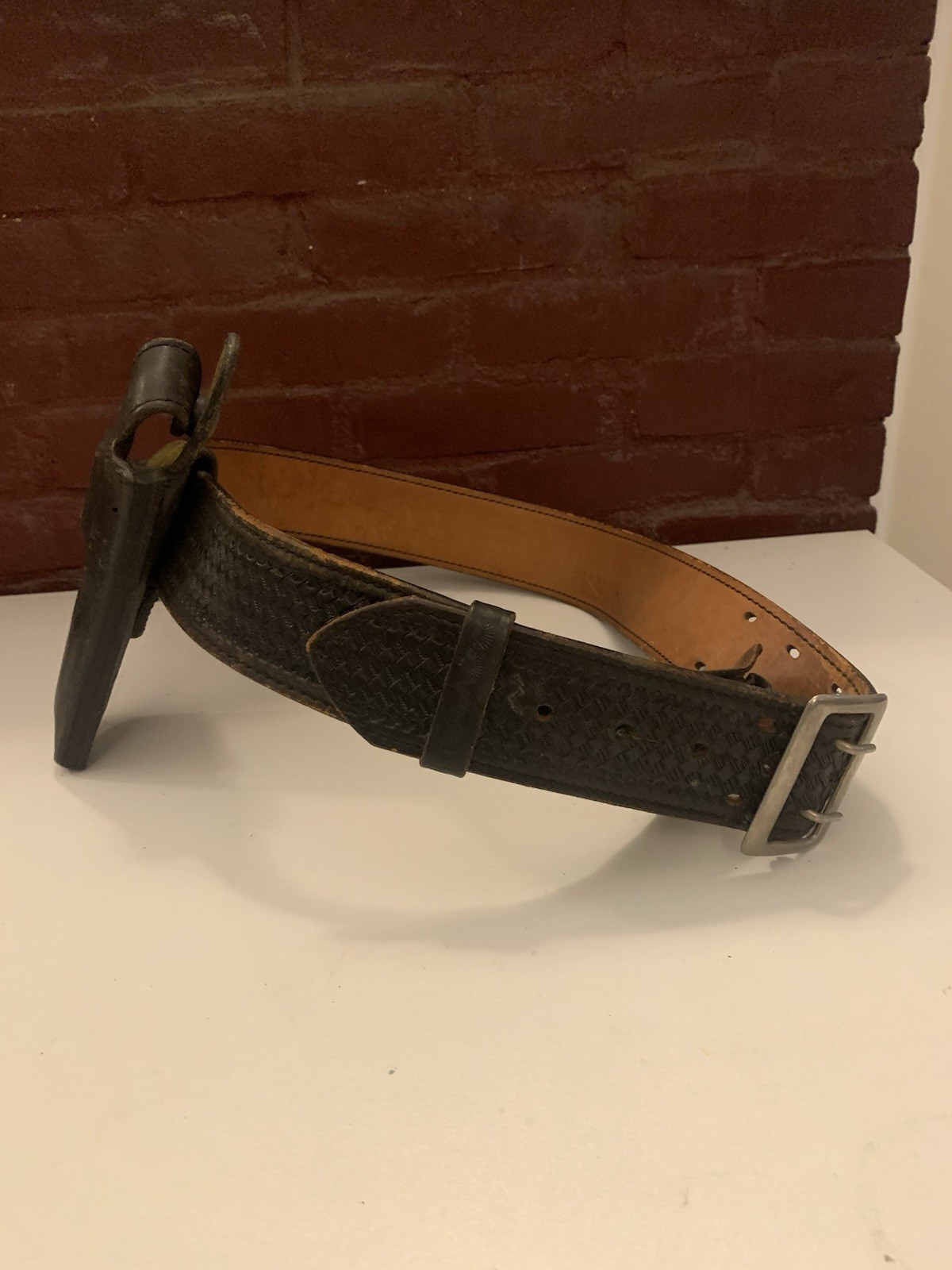 Vintage Don Hume Police Belt With Safariland Gun Holster  ~ Belt Size 38 ~