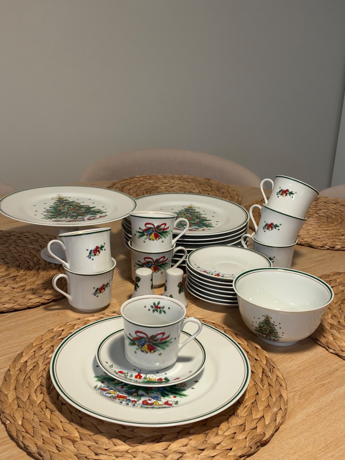 Salem vintage Christmas Eve Fine Porcelain set,  26 pc