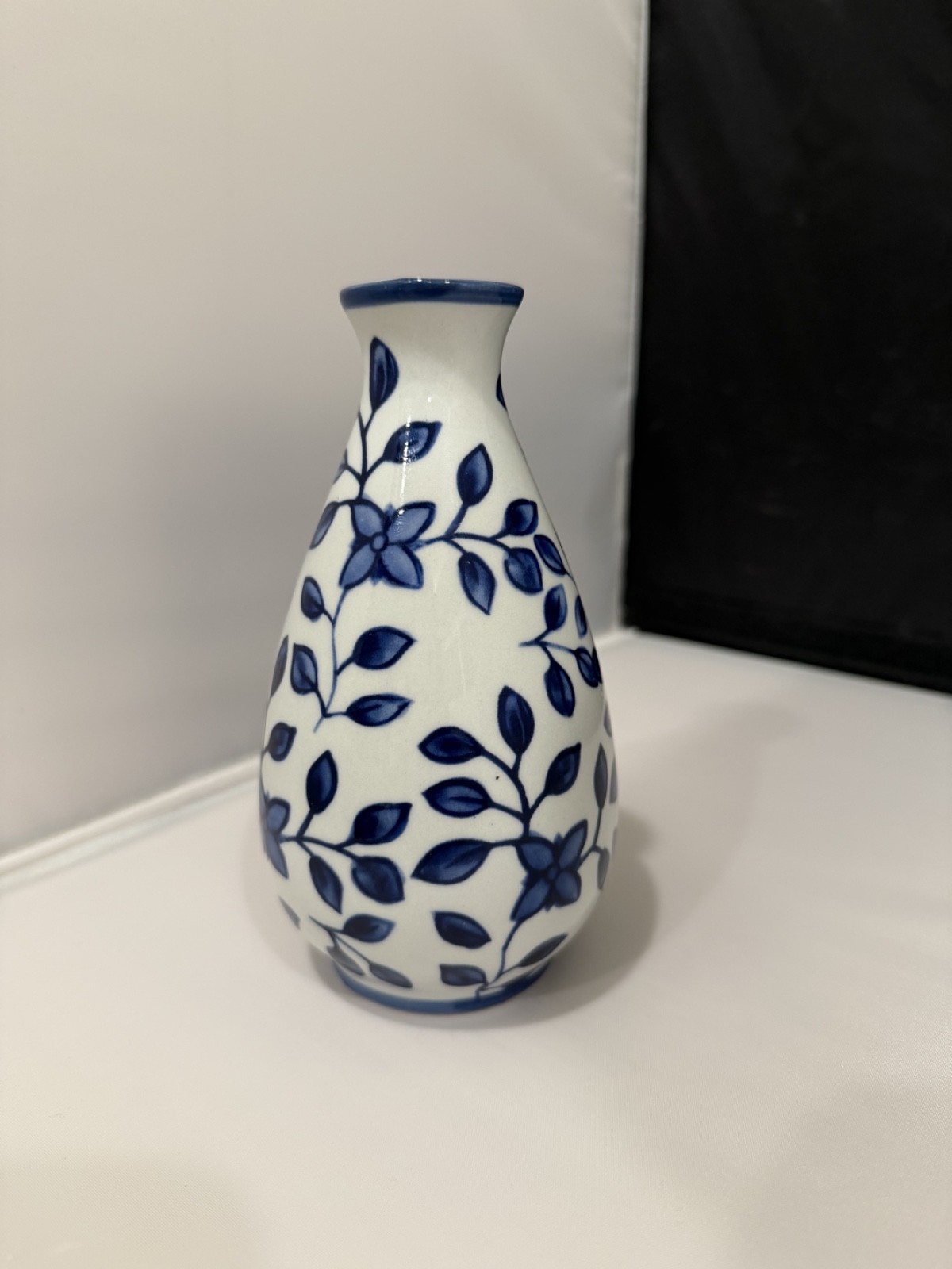 Vintage Bombay Company Blue White Floral Bud Vase 6.25” Chinoiserie Decor
