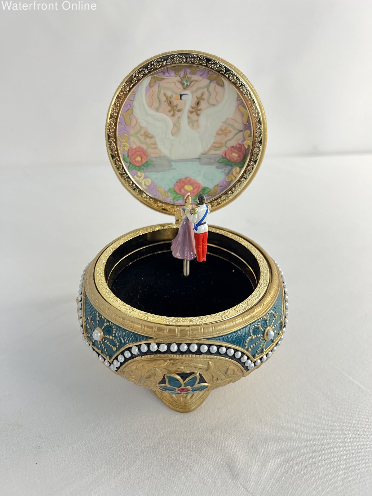 San Francisco Music Box Anastasia Once Upon A December Swan Dancing Music Box
