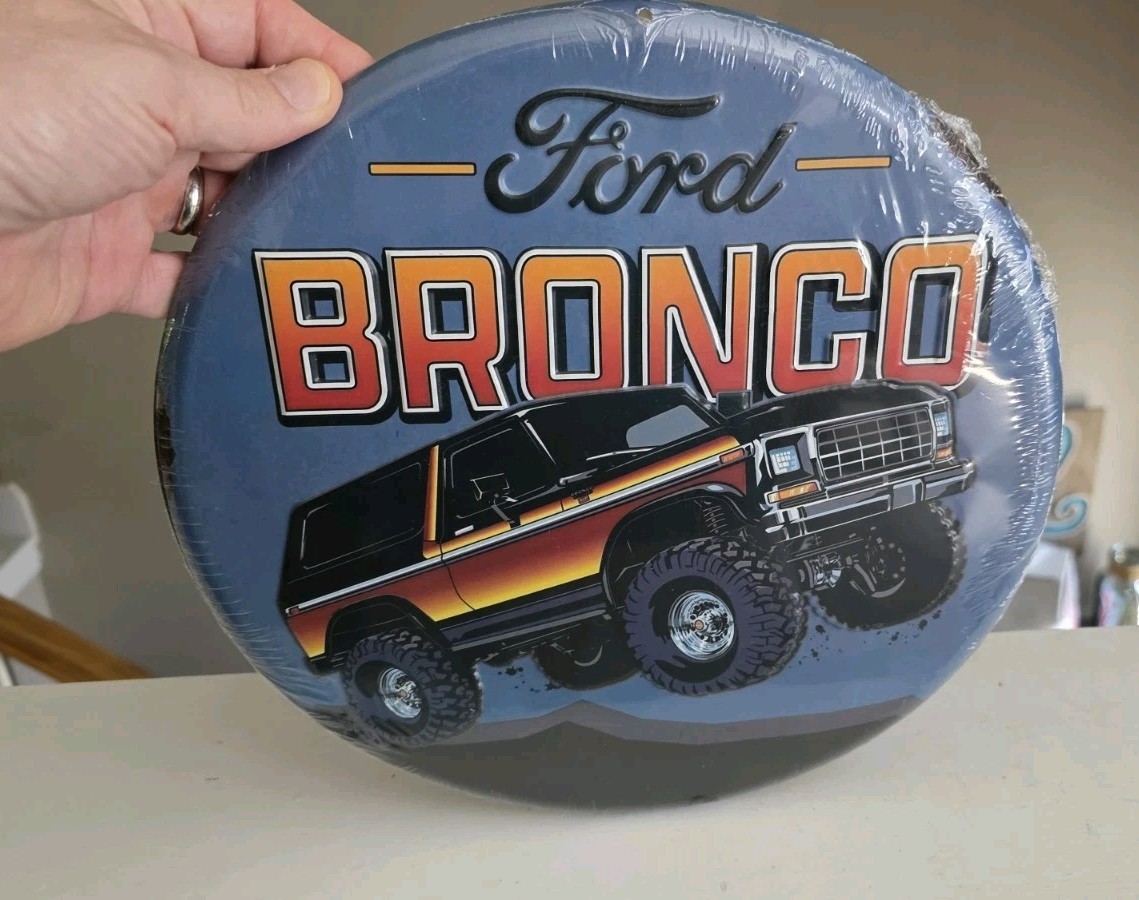 Ford Bronco Round Button 12