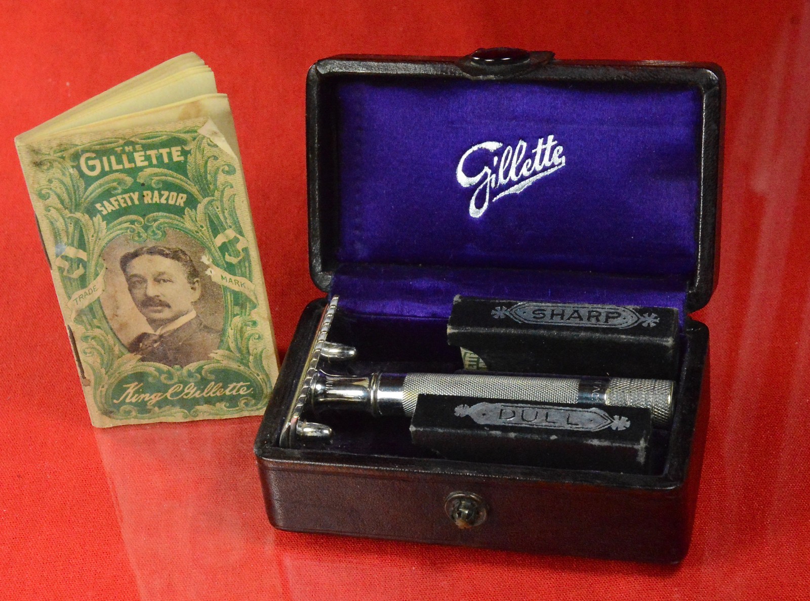 Gillette 1906 Single Ring Old Type Razor with Script Gillette Case, Instructions