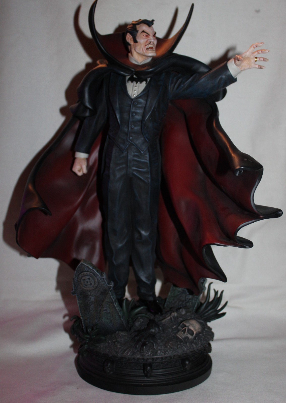 BOWEN DESIGNS THE TOMB DRACULA STATUE MARVEL COMICS #56\500