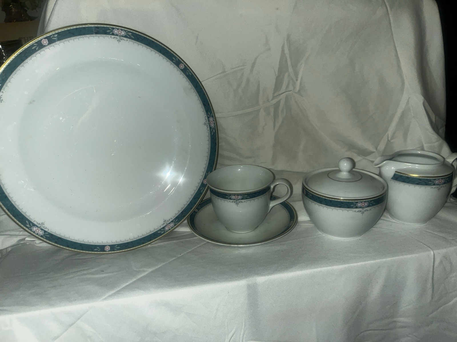 Christopher Stuart Somerset  Retired Dinner Plates Set of 4