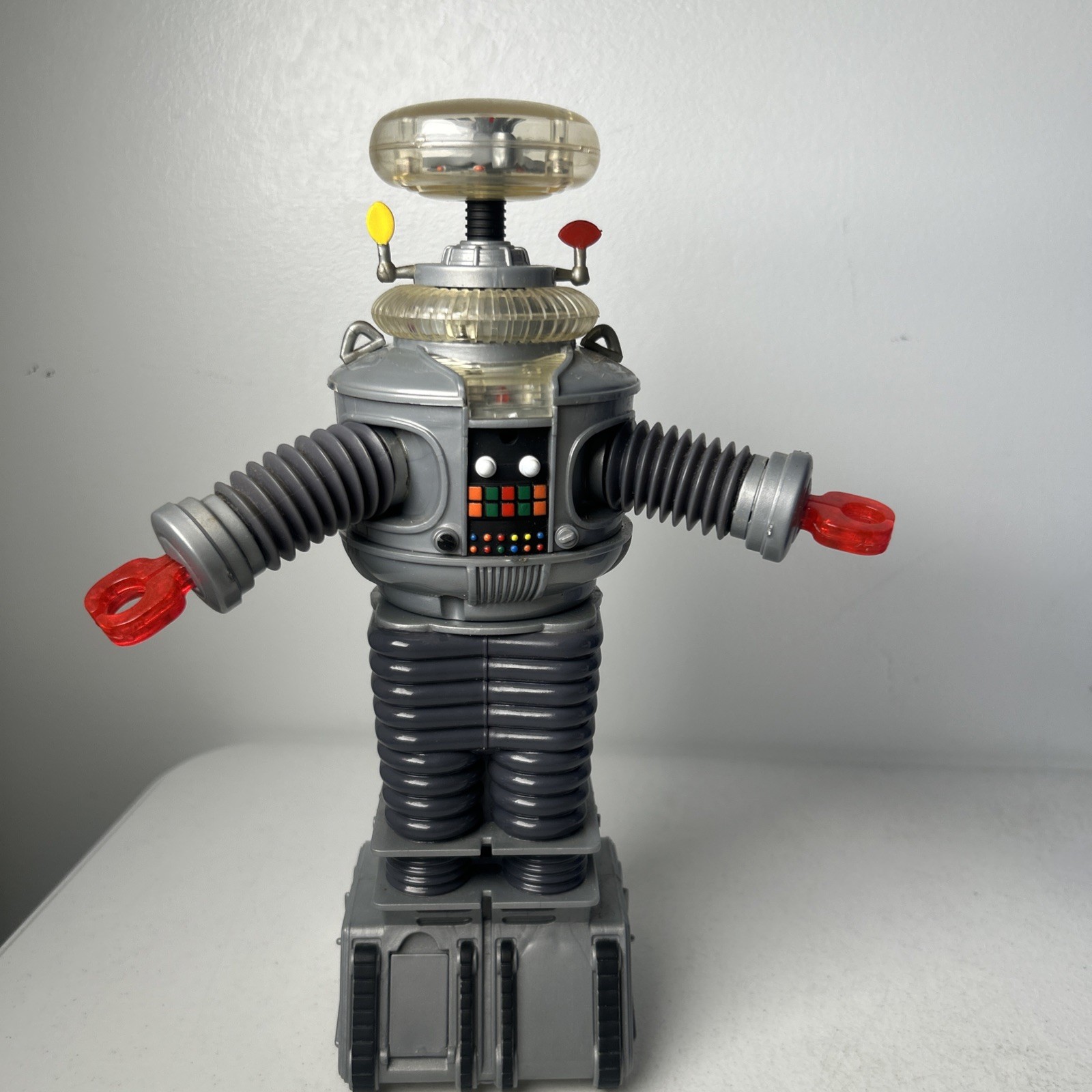 Lost in Space B9 Robot Trendmasters 1977 Electronic Newline No Remote