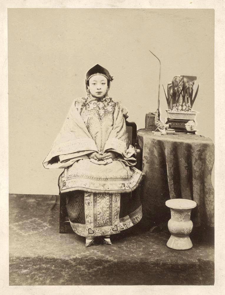 c.1880's PHOTO CHINA - PORTRAIT OF WOMAN WITH BOUND FEET