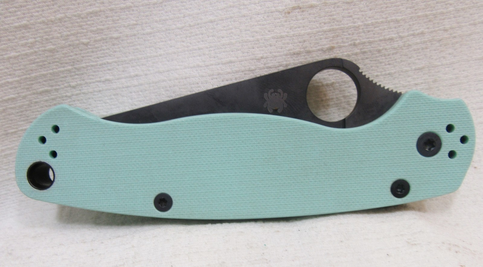 Spyderco Paramilitary 2 Black DLC Coated CPM-S90V Plain Blade, Teal G-10 Handle