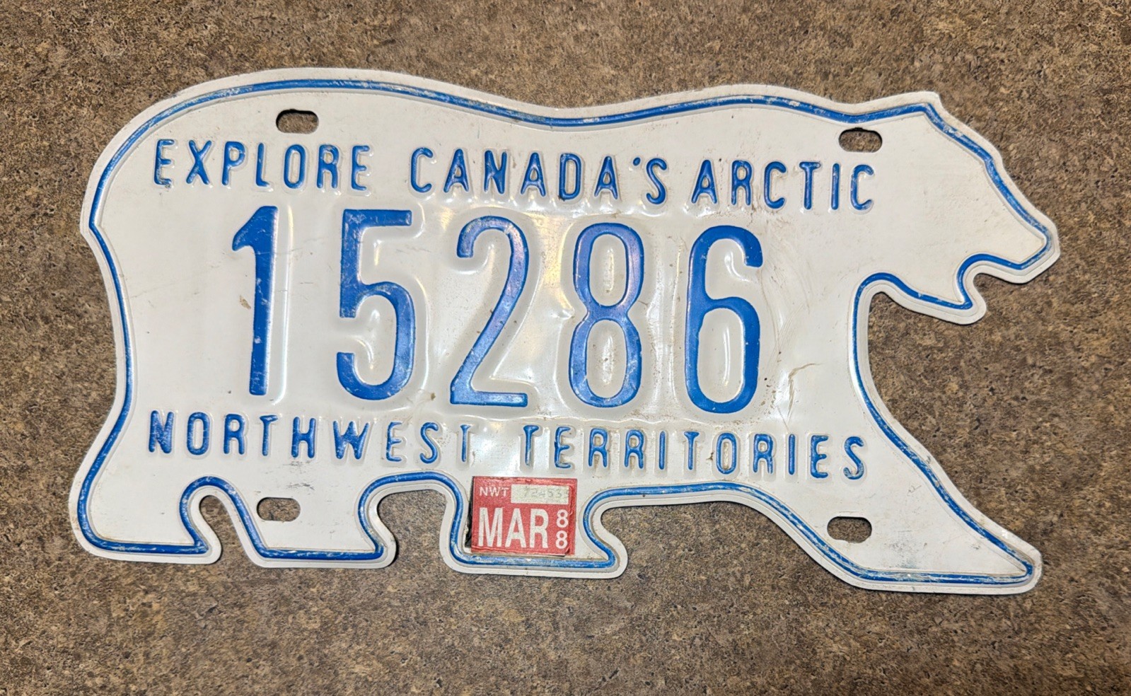 Vtg Explore Canada's Artic Northwest Territories Bear Shaped License Plate 15286