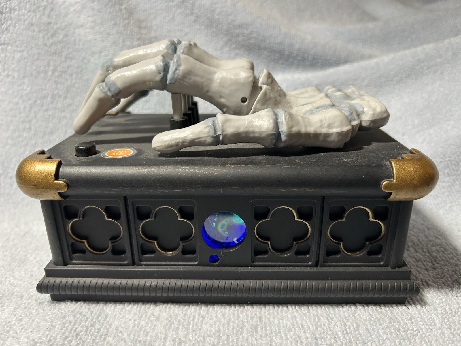 GEMMY MUSICAL SKELETON HAND ON COFFIN, Plays Halloween Music & Lights Up, #59666