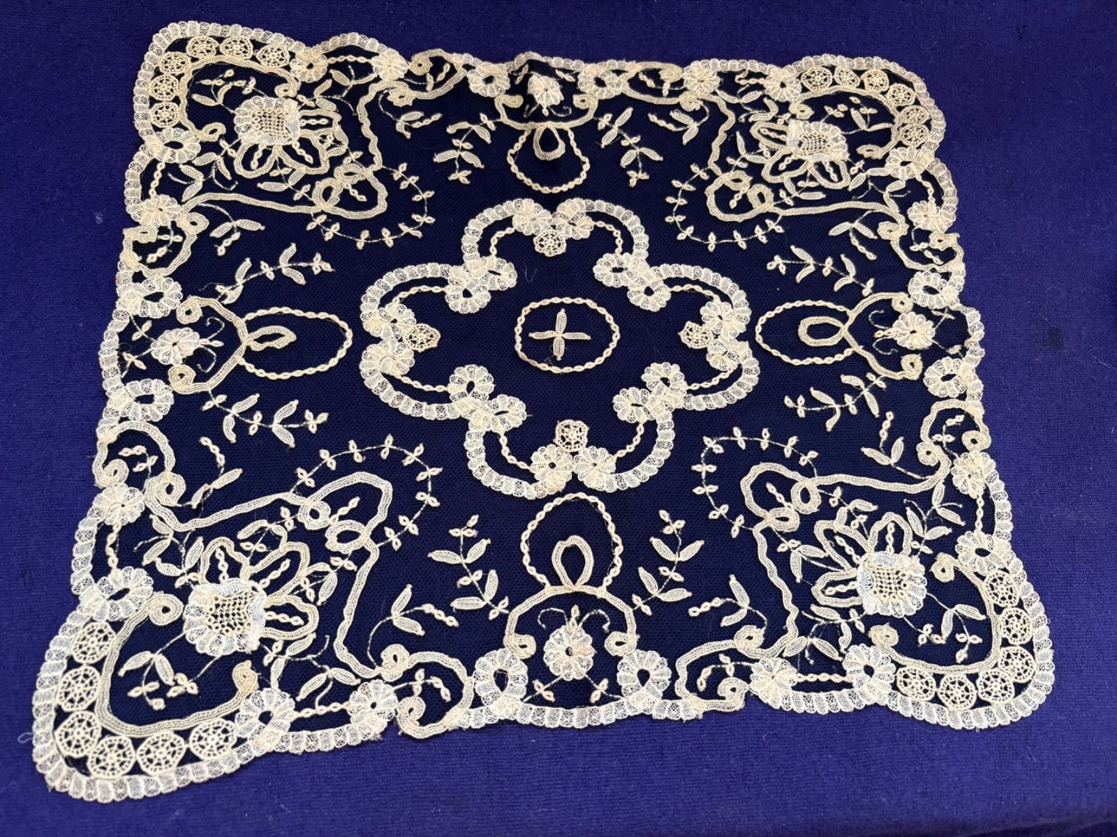 ANTIQUE HAND DONE LACE SQUARE MASTERPIECE