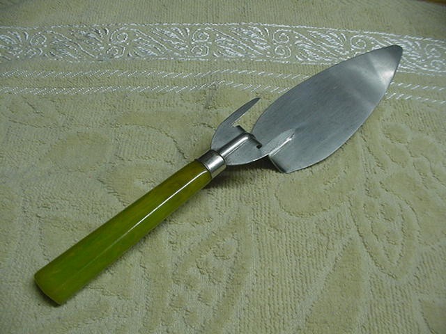 Vintage GREEN MARBLED BAKELITE pie/cake/dessert server/spatula kitchen utensil