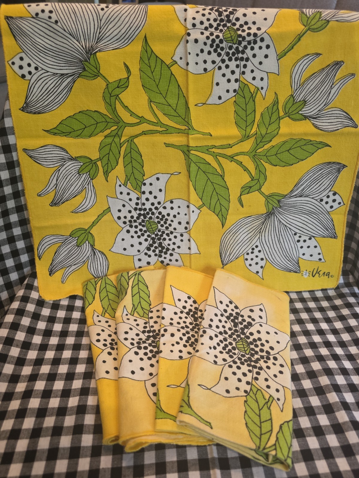 Five (5) VERA Napkins Yellow White Black Green Lillies