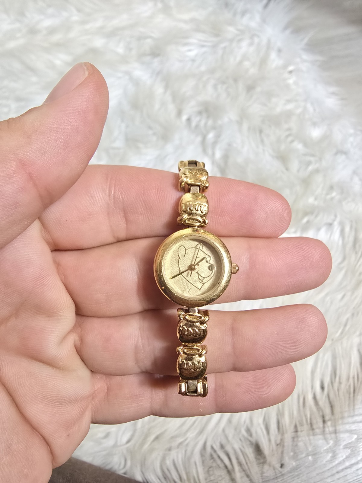 Disney collectible Character Winnie The Pooh Watch Face Honey Pots - Super Rare
