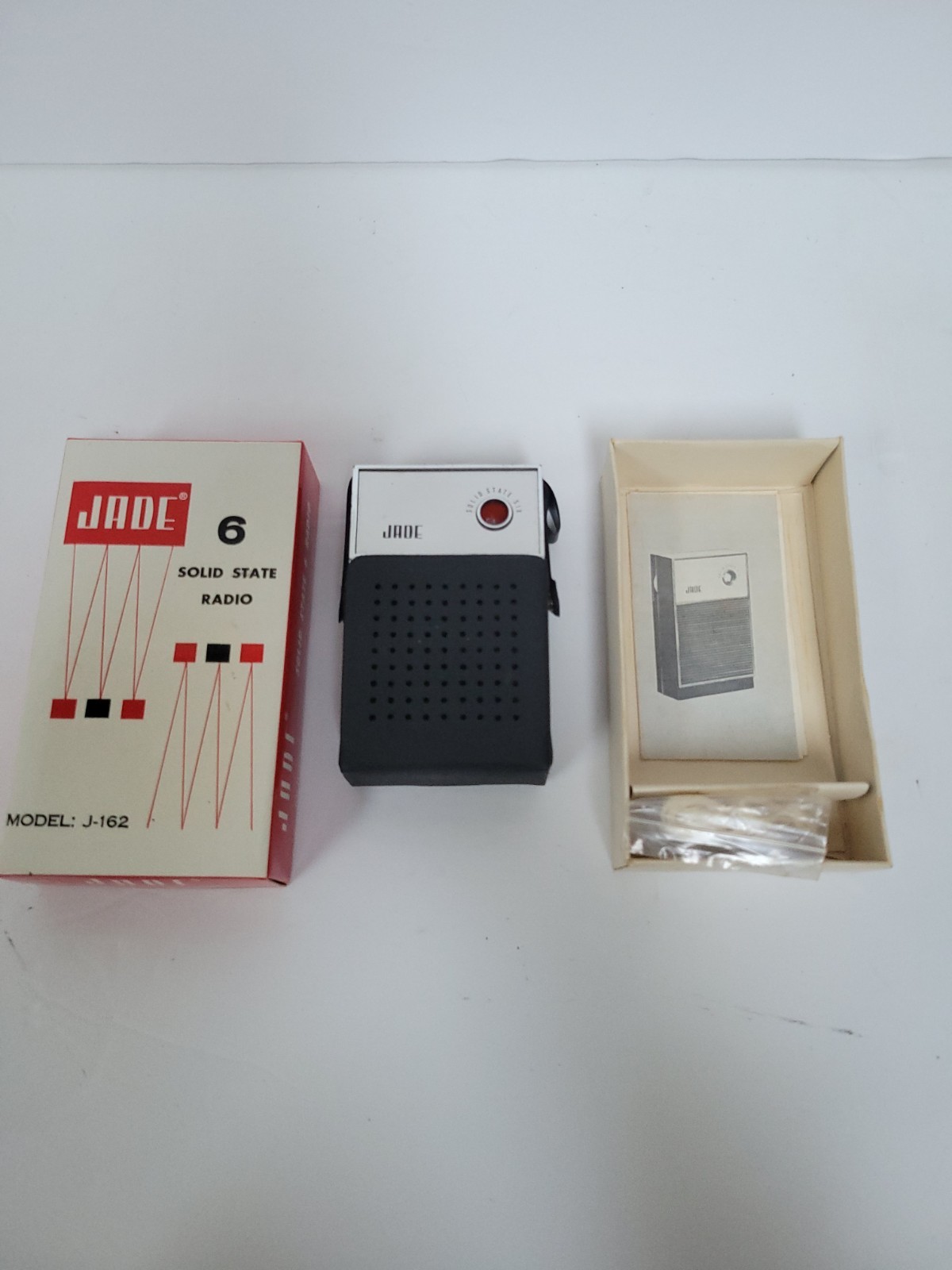 Vintage 1960`s Jade 6 Transistor AM Pocket Radio J-162 MIB/NOS