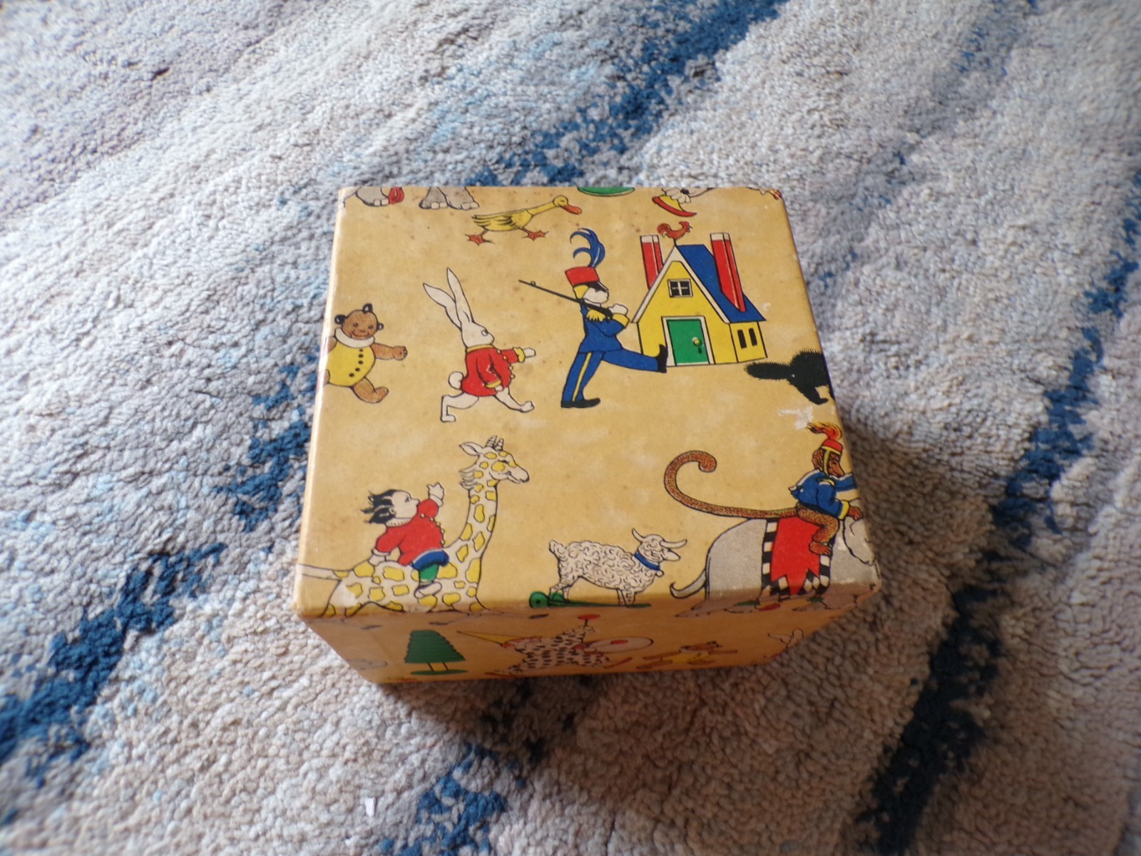 Vintage Circa 1940\'s Children\'s Gift Box - Colorful Drawings