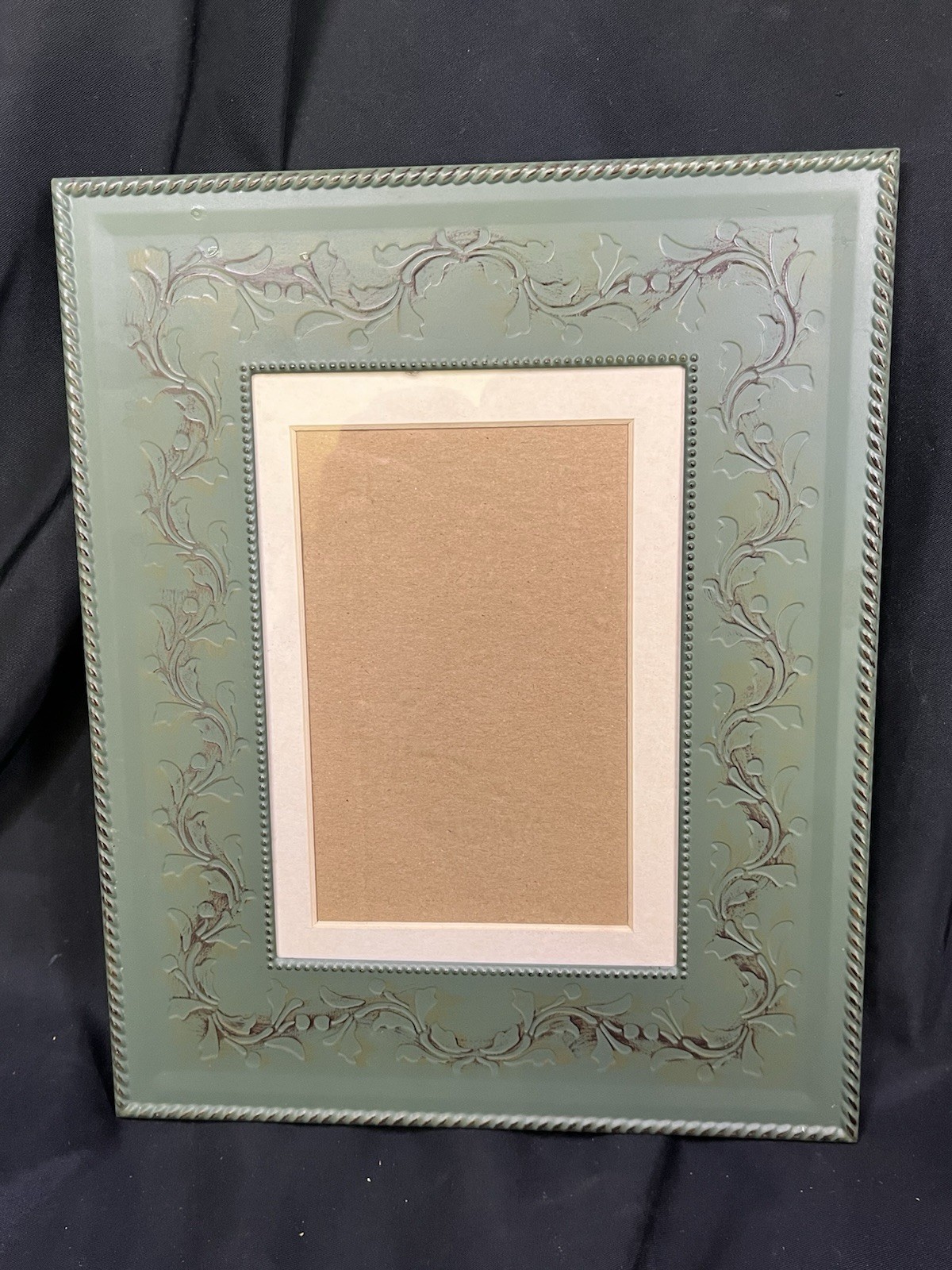 VINTAGE LAWRENCE GREEN METAL 5 X 7” PHOTO PICTURE FRAME 