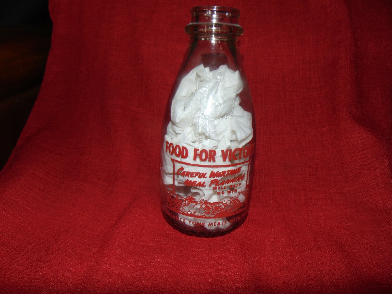 1945 Red painted label WAR milk bottle Arden Food For Victory Permit 706 1 Quart
