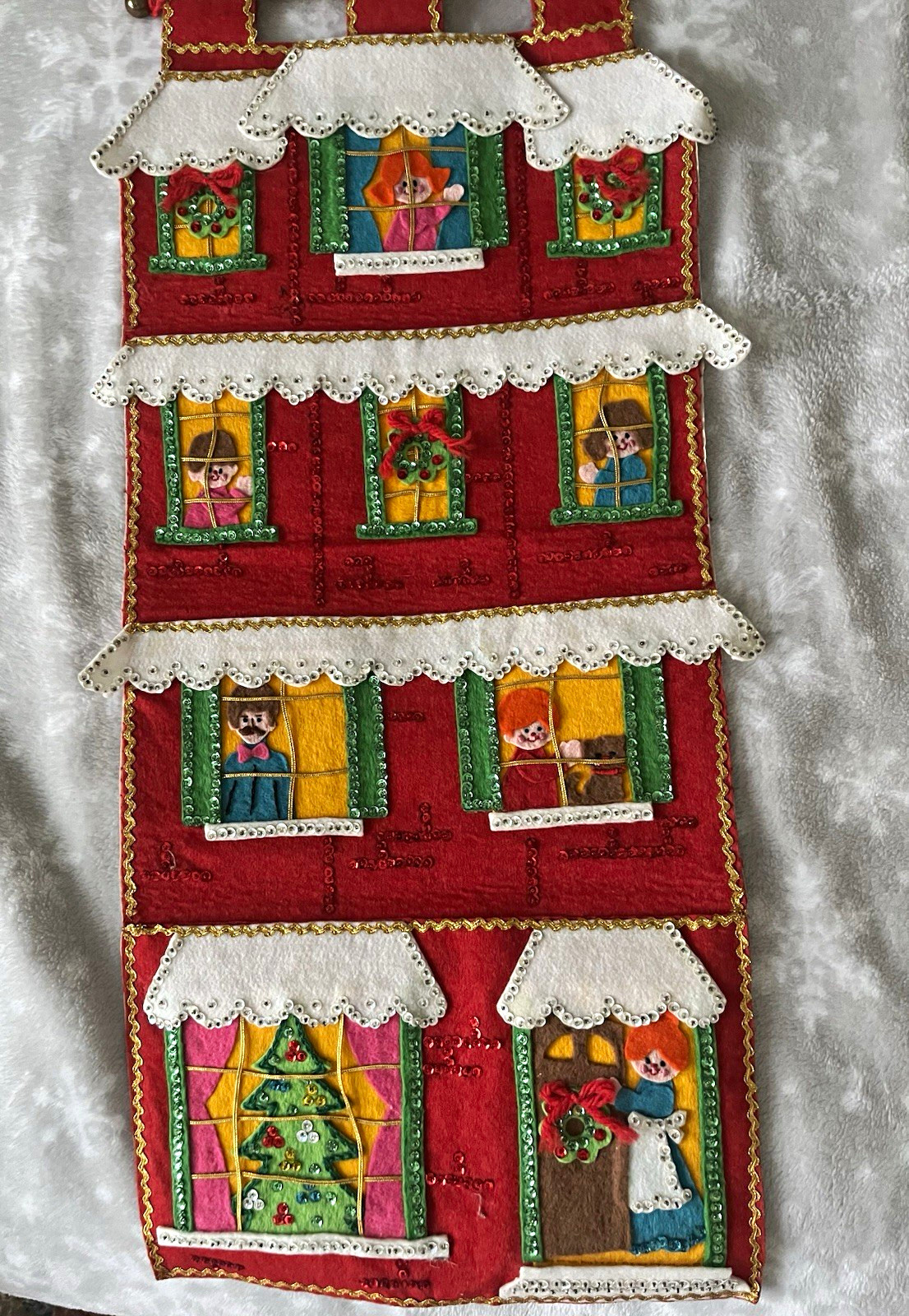 Vtg. Bucilla ‘70s Jeweled”Holiday House”Christmas Felt&Sequin Cardholder Kit2842