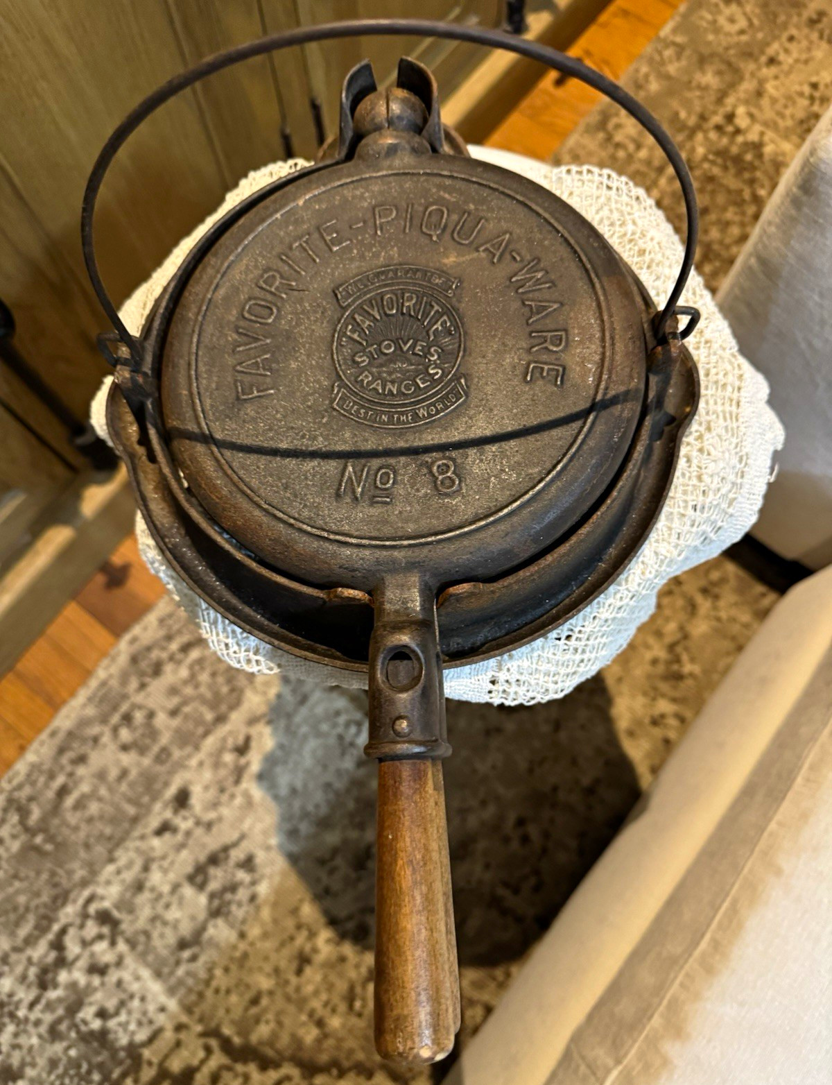 Primitive Antiqu Favorite Piqua Ware No. 8 Cast Iron Stovetop Round Waffle Maker