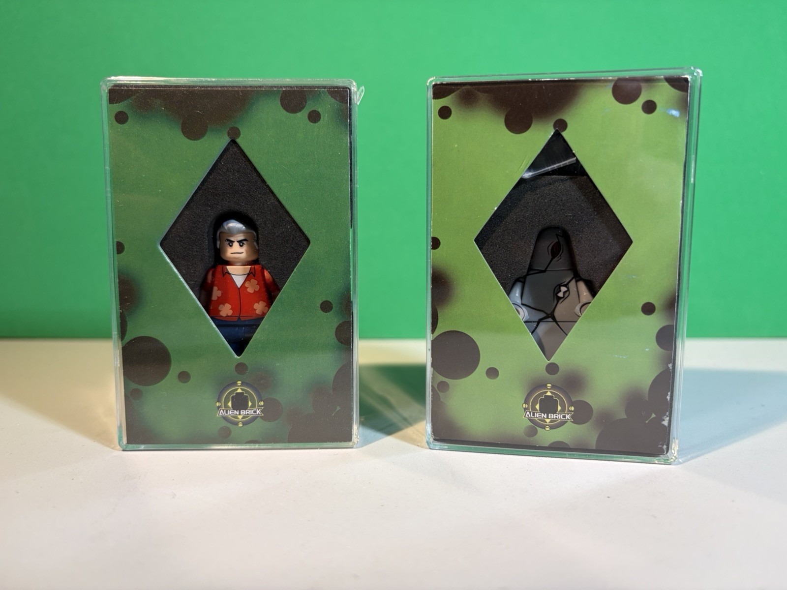 Custom Lego Alien Brick Ben 10 Classic Series Ghostfreak and Grandpa Max Minifig