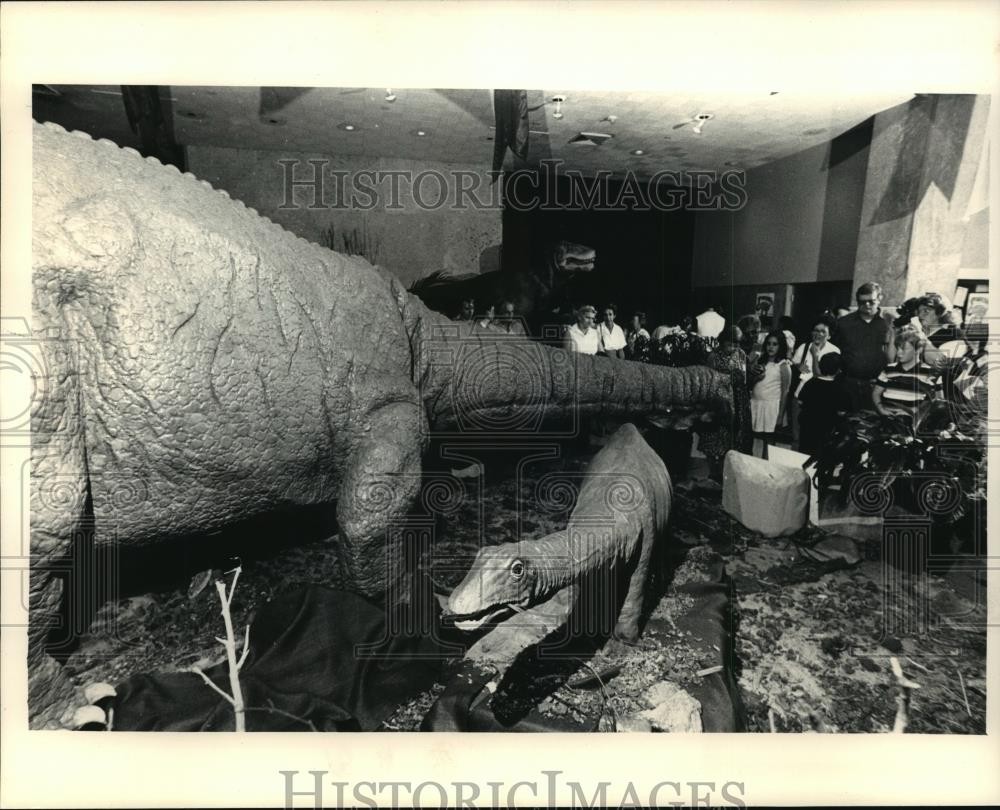 1987 Press Photo Dinamation Dinosaurs exhibit at the Milwaukee Public Museum