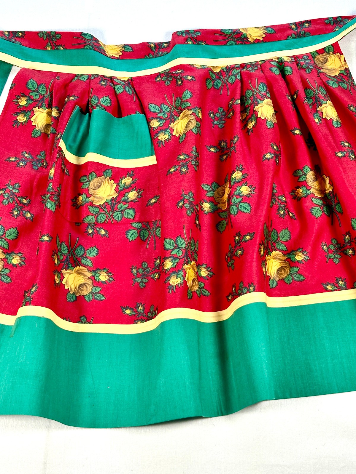 Vintage 1960s Handmade Apron Yellow Roses w/ Bright Red & Green GIFT BOXED