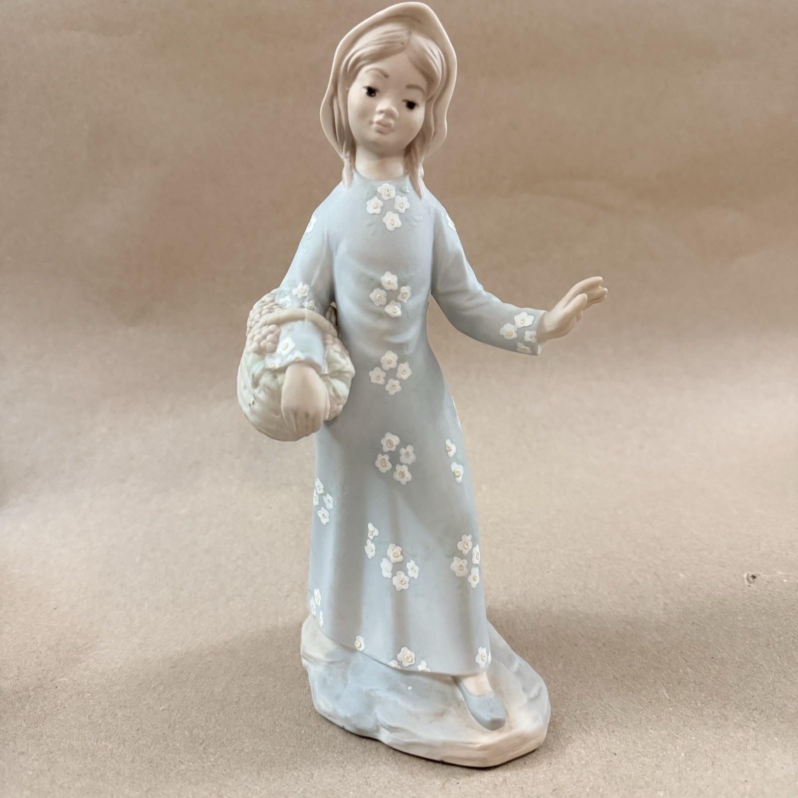 Vintage NAO by Lladro Spain Porcelain Figurine Girl with Flower Basket 322