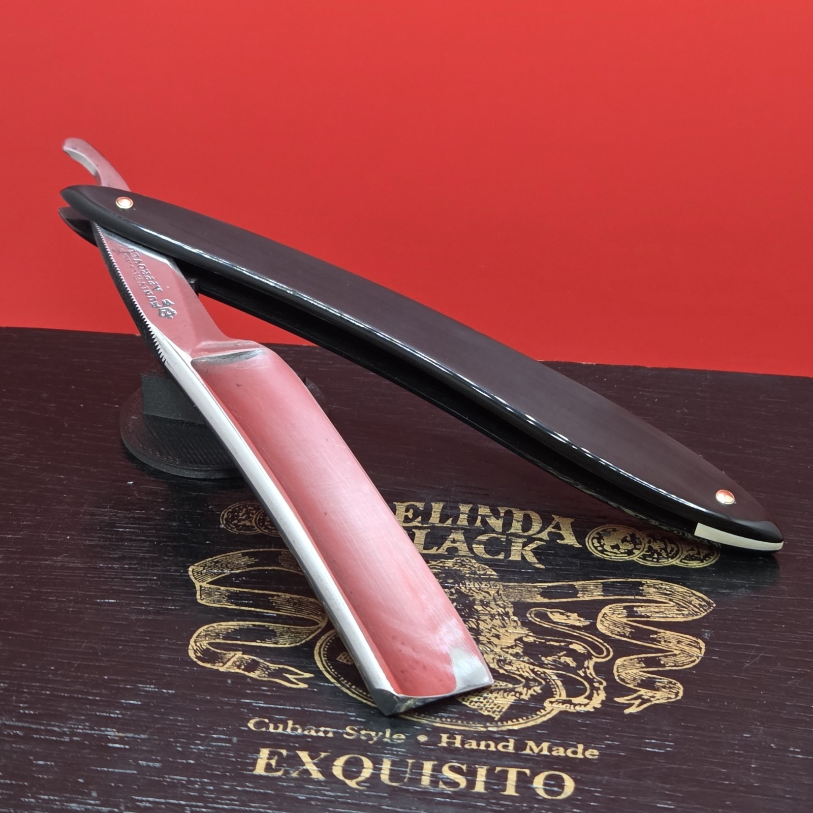 Vintage/Antique 13/16 Universally Approved Razor. Crown WR Stamp. Restored.