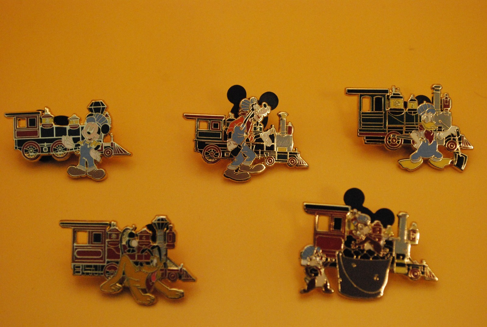 DLR 2008 Disneyland Train Engineer 5 Pin Set