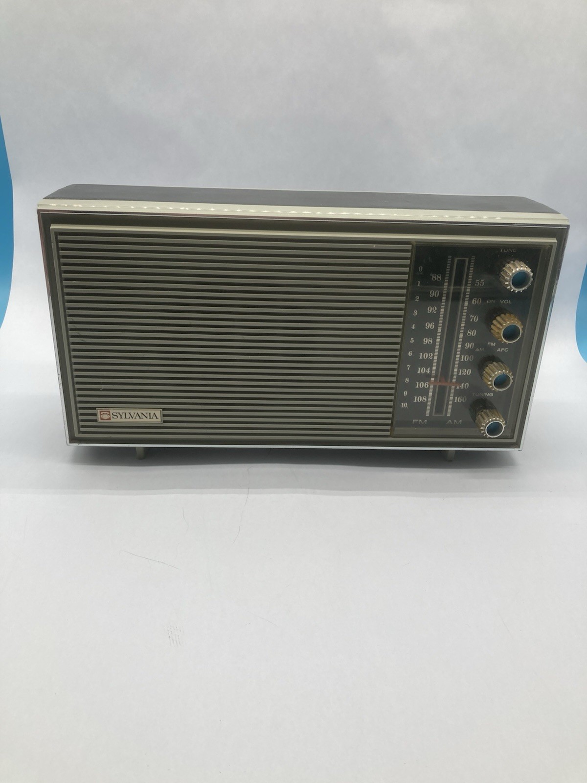 Vintage Sylvania AM Tube Radio Model-BT-44-BL TURNS ON TUNES IN SOUNDS GOOD