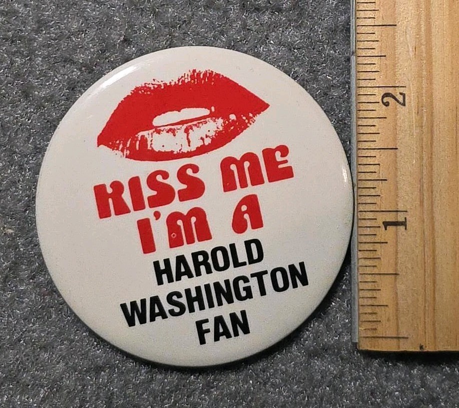 Vintage 1980s Harold Washington Kiss Me Fan Pinback Button Chicago 2.25