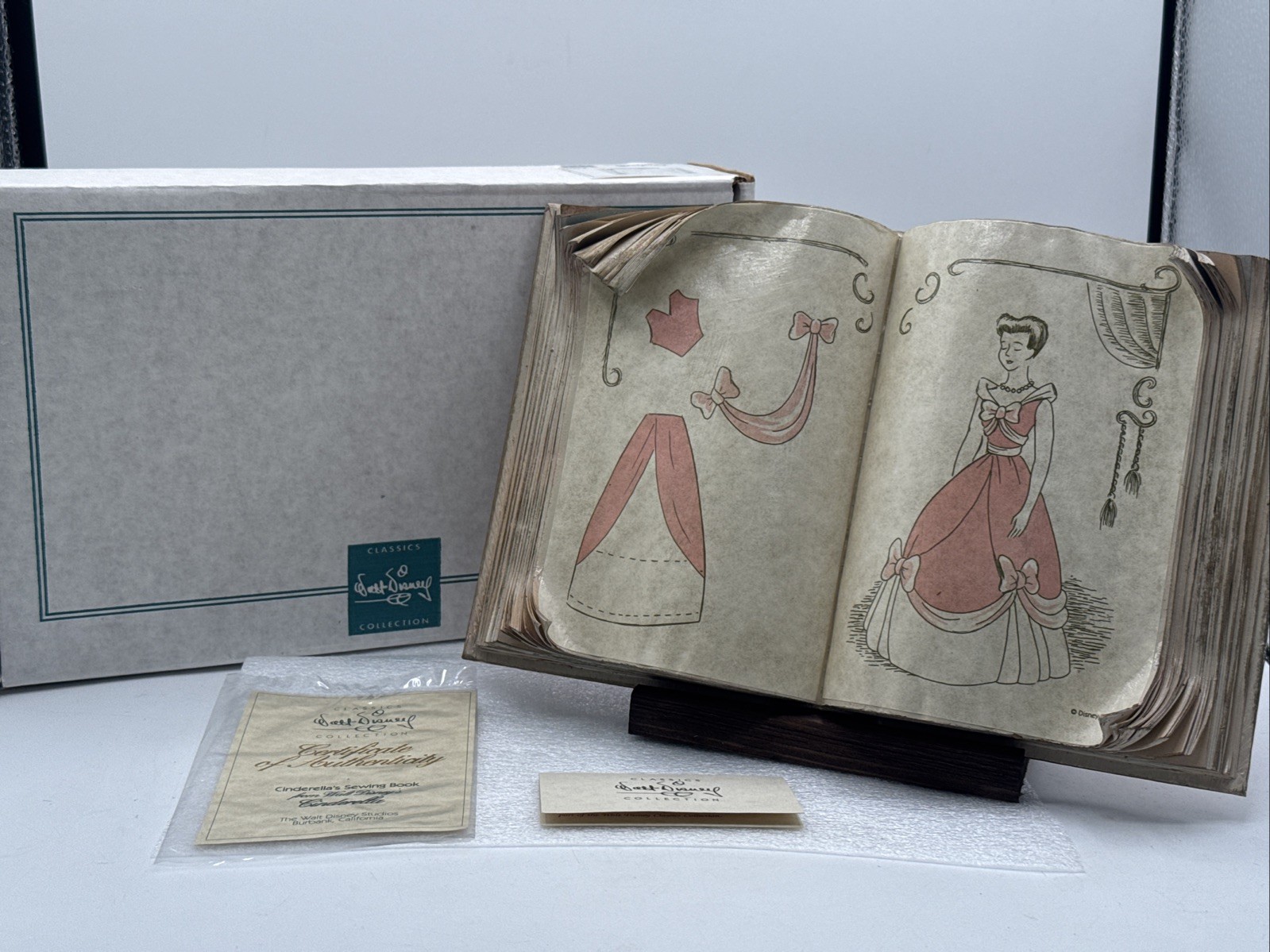 WDCC Disney Cinderella’s Sewing Book COA Stand & Original Box 1993 Decoupage New