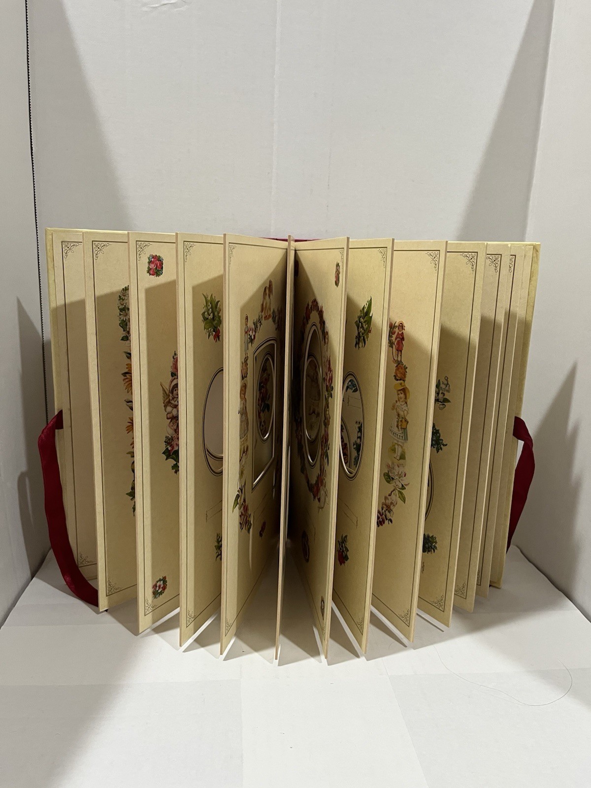 Vintage The Victorian Photograph Album 1997
