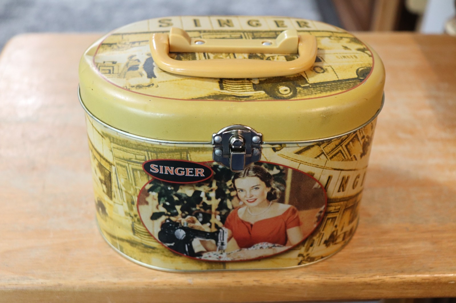 Singer Sewing Retro Sewing Tin Thread, Pin Cushion, & Pin Box