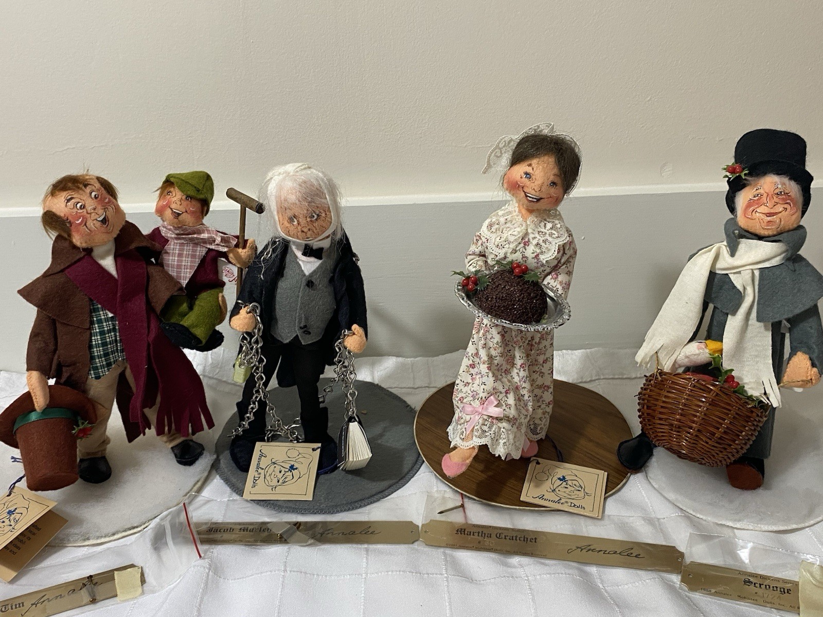 Vintage Annalee Dickens Christmas Carol 4 doll set. 1988-1991