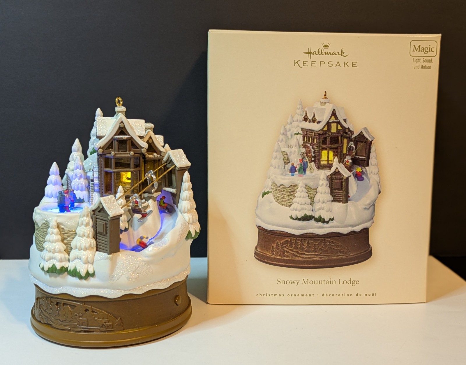 2007 Hallmark Keepsake Ornament Snowy Mountain Lodge WORKS