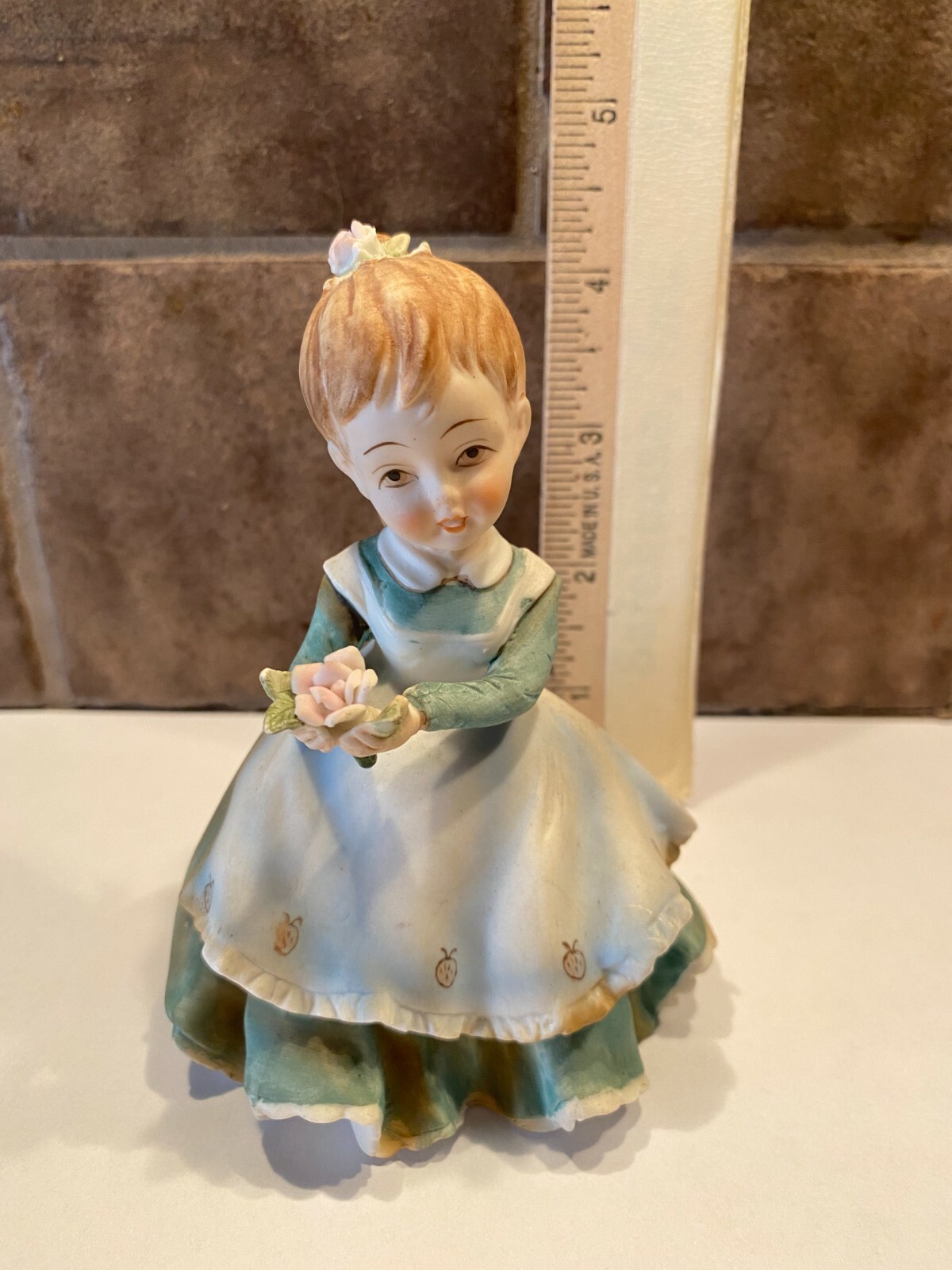 VINTAGE LEFTON CHINA ~ GIRL WITH ROSE IN GREEN DRESS ~ KW 2817 A