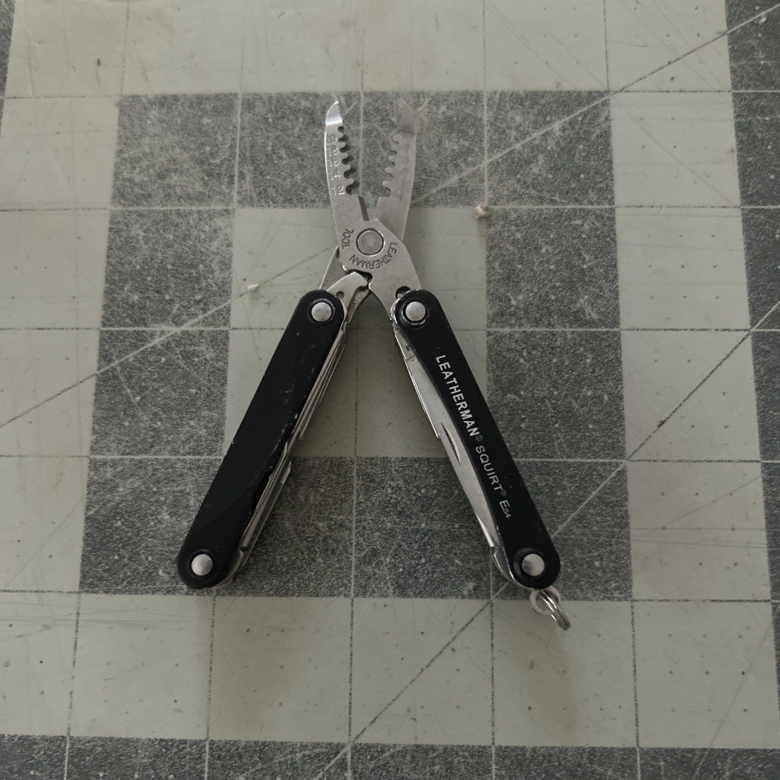 Leatherman Squirt ES4 Multi-Tool Wire Strippers Electrician Black Damaged File