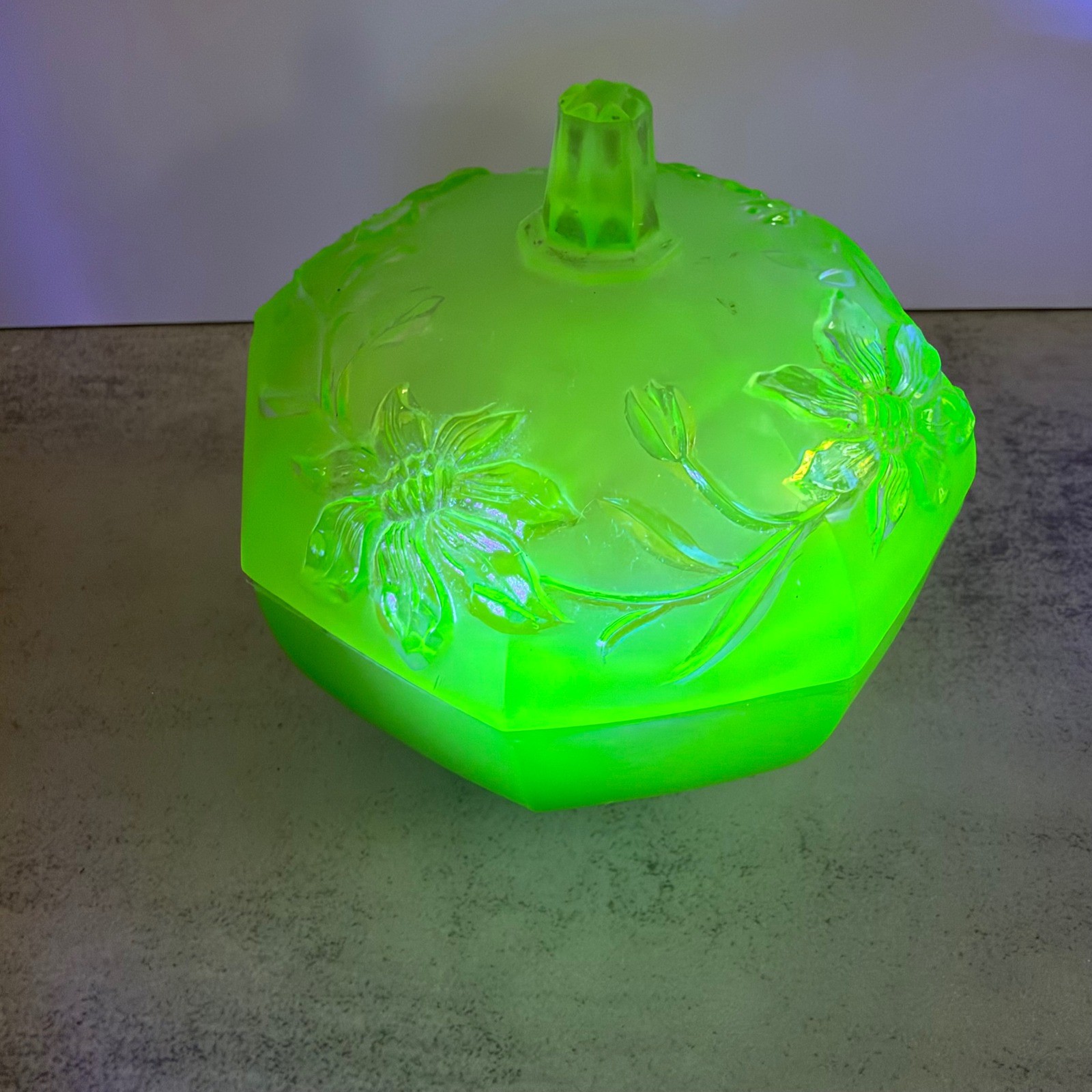 Vintage Irice Green Satin Uranium Glass Powder Jar Floral Trinket Box Saxony