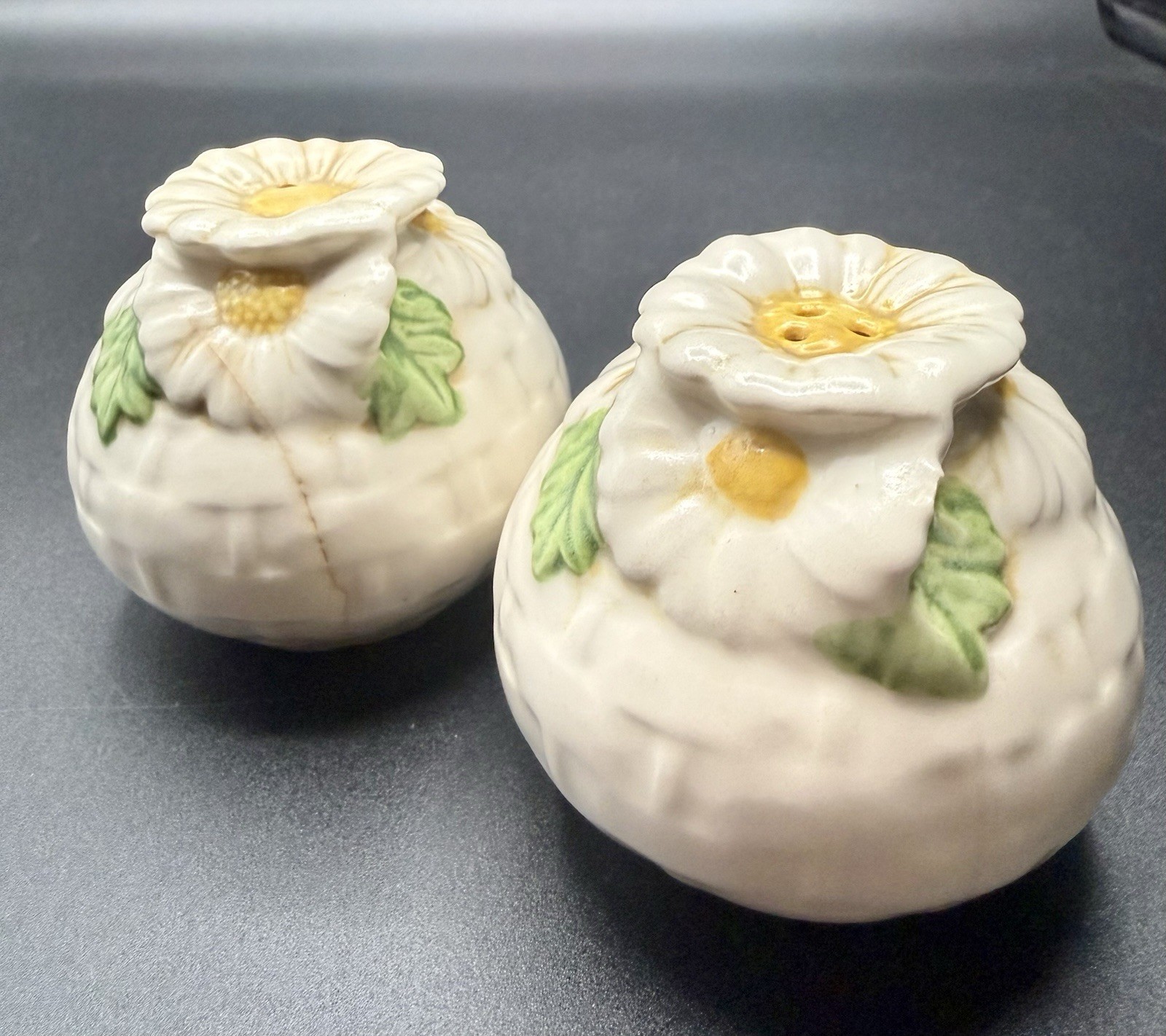 Vintage Metlox Poppytrail Daisy Salt & Pepper Shakers California  Pottery