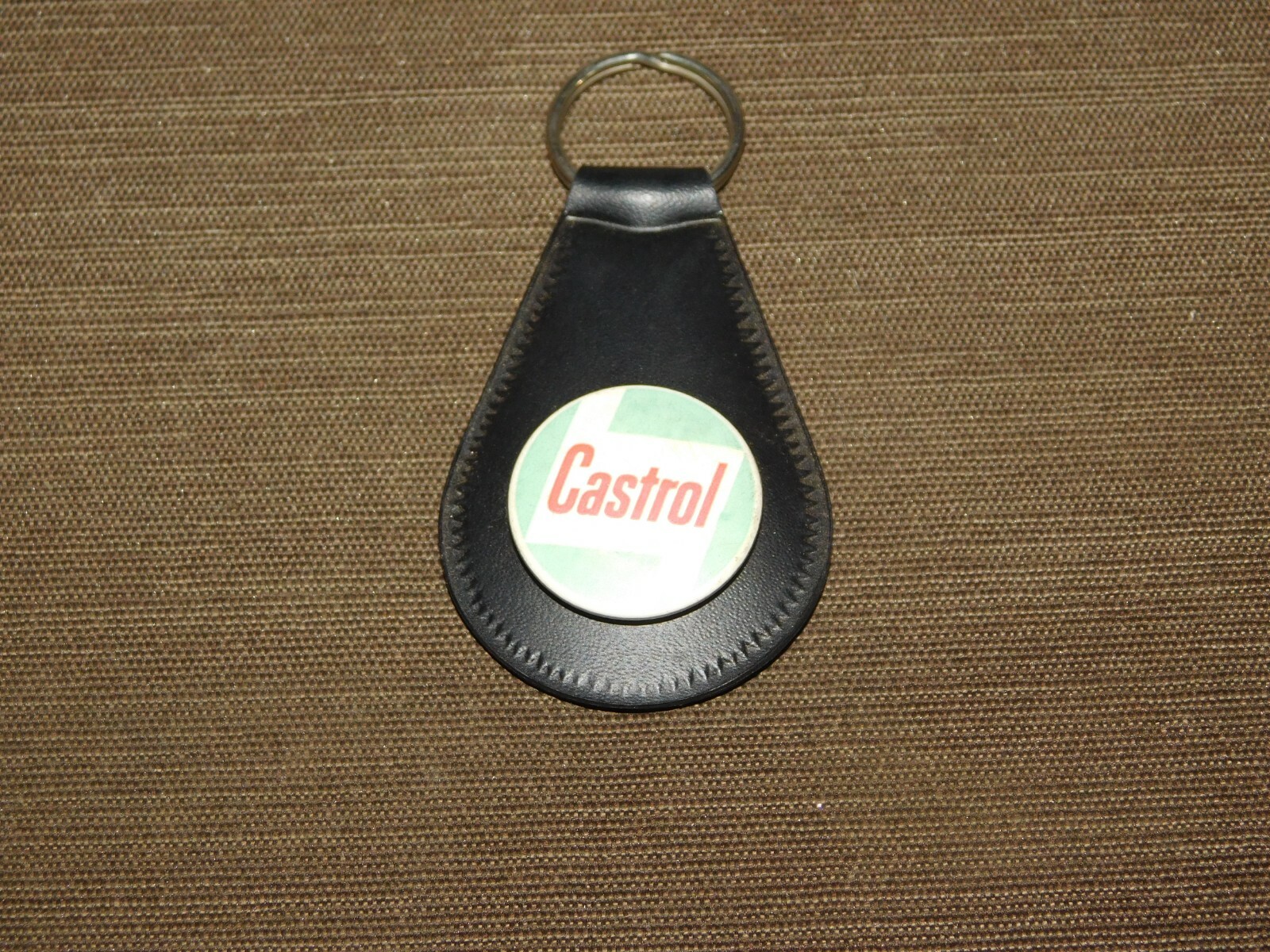 VINTAGE OLD CAR OIL CASTROL  KEYCHAIN