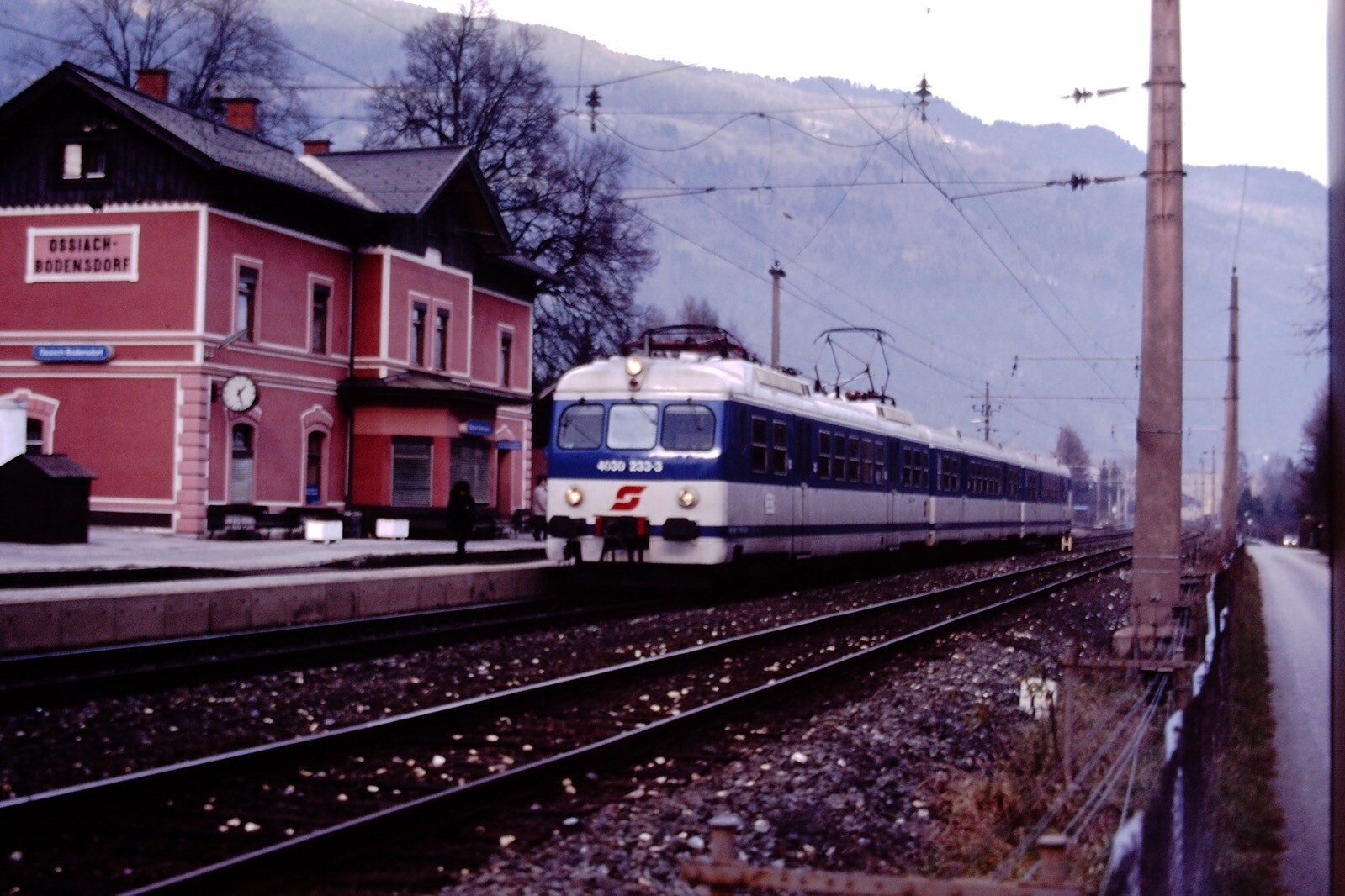 1992 OBB Austria Ossiach Bodensdorf 4030 233 Loco Railway Slide Ref 585
