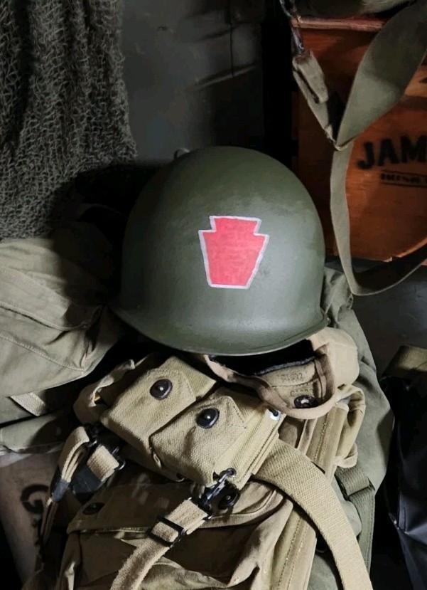 WWII M1 US GI helmet shell - swivle bale - 28th Division