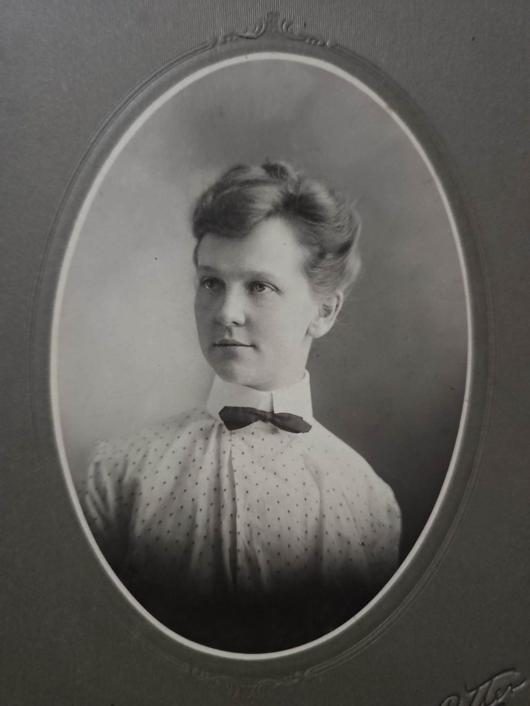 Antique Cabinet Card Portrait Young Woman Bow Tie Blouse Oval Mount Studio Photo