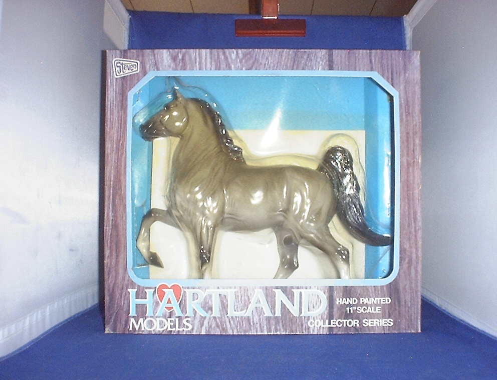 VINTAGE HARTLAND STEVENS # 262  REGAL CHARCOAL GREY SADDLEBRED HORSE IN 1985 BOX