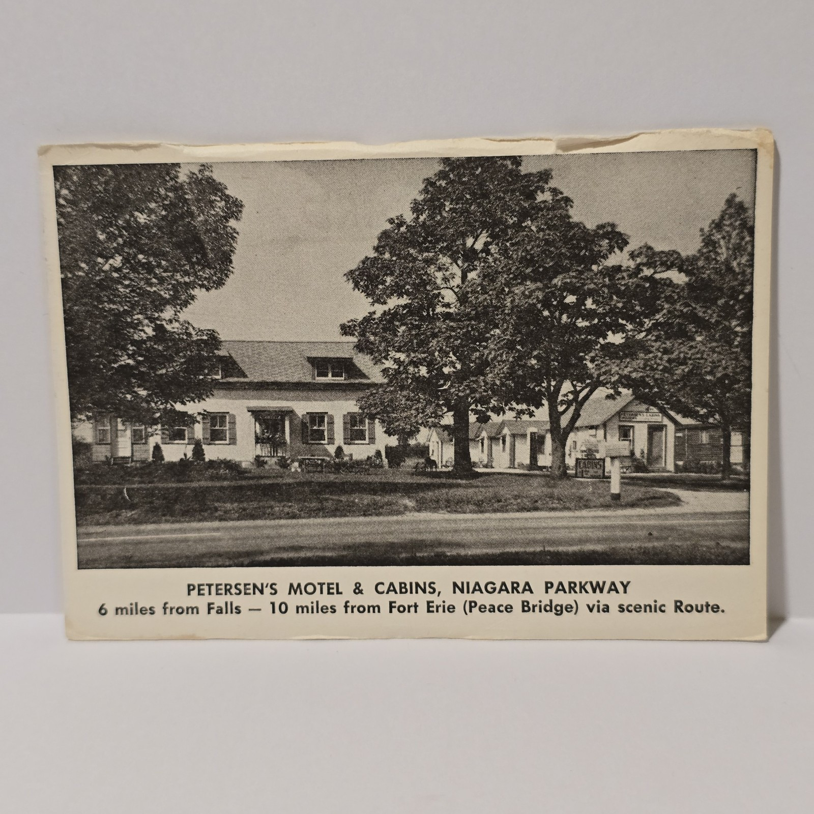 Postcard Petersen's Motel and Cabins Niagara Parkway Chippewa Ontario Canada